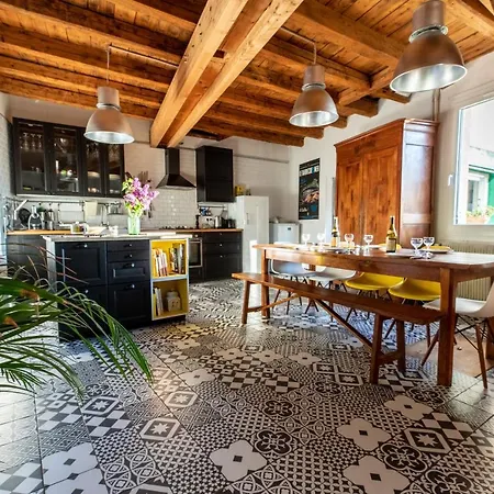 Semesterbostad La Maison Perchee