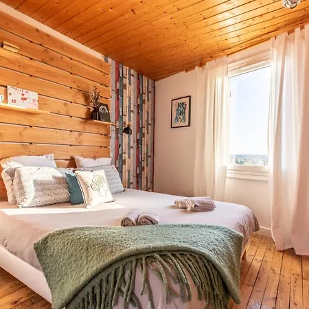 Semesterbostad La Maison Perchee Thiers